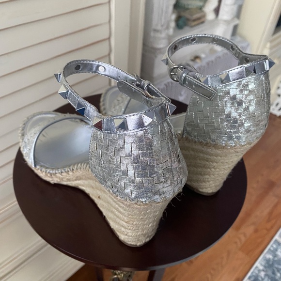 Marc Fisher Rattan Wedge Studded Strap Sandals NEW WITHOUT TAGS/BOX - Picture 4 of 9